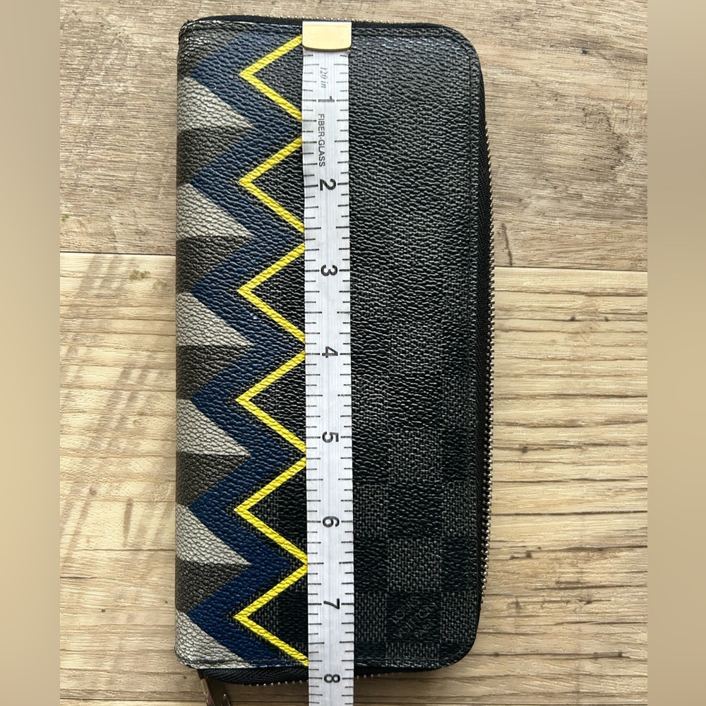 Limited Edition Louis Vuitton Damier Graphite Vertical Zip Wallet - Picture 9 of 10